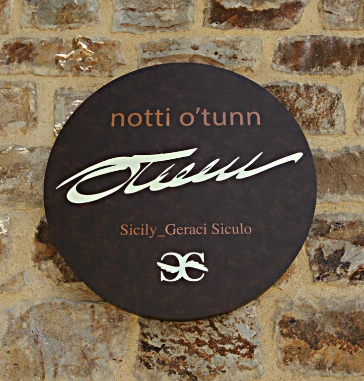 Notti O' Tunn Luxury Rooms In Centro Geraci Siculo Extérieur photo