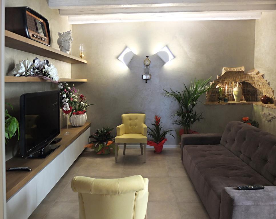 Notti O' Tunn Luxury Rooms In Centro Geraci Siculo Extérieur photo